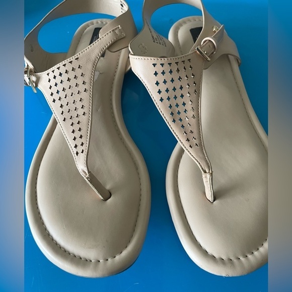 Jones New York Tan Thong Sandals Size 8.5 - Picture 4 of 11